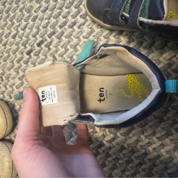 Bundle of 2 size 7 Toddler Shoes - Ten Little sneakers - Picture 3 of 5